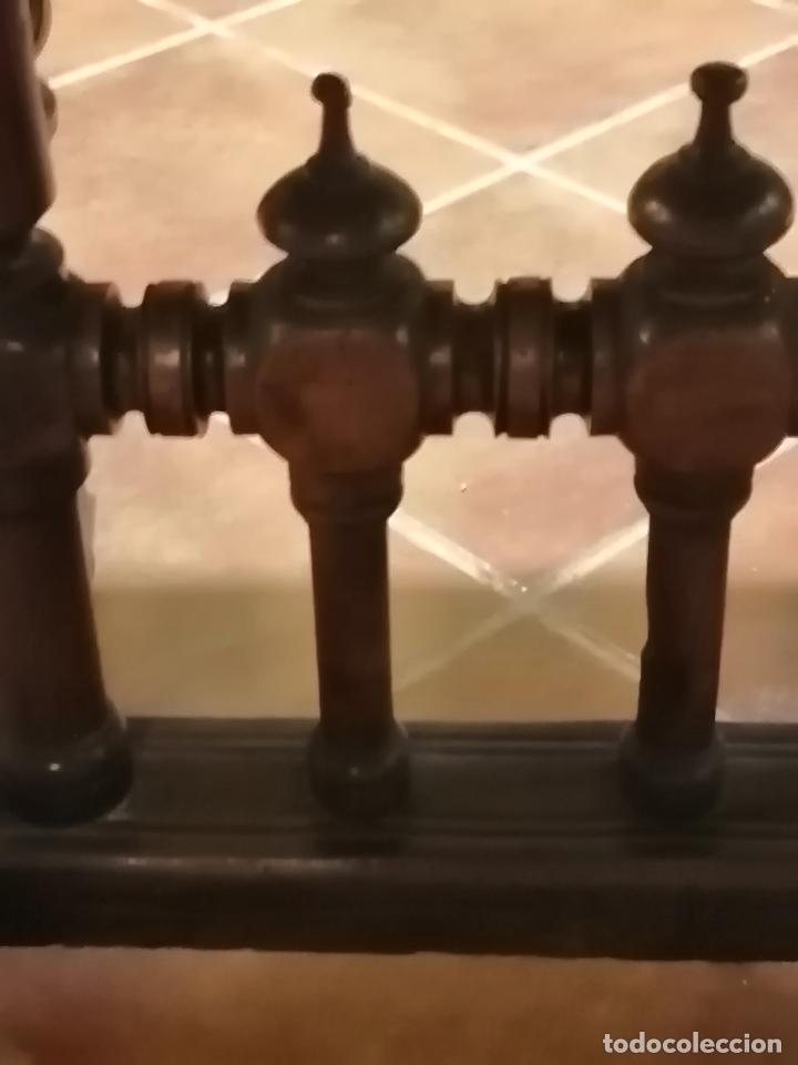 Antig&uuml;edades: MESA NOGAL PATAS TORNEADAS - Foto 7