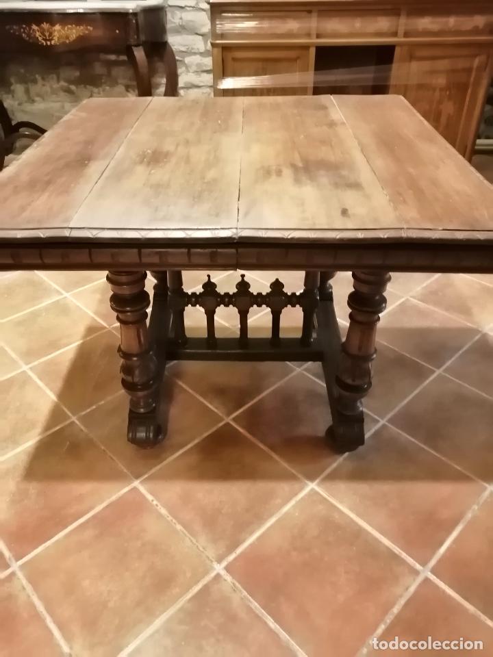 Antig&uuml;edades: MESA NOGAL PATAS TORNEADAS - Foto 1