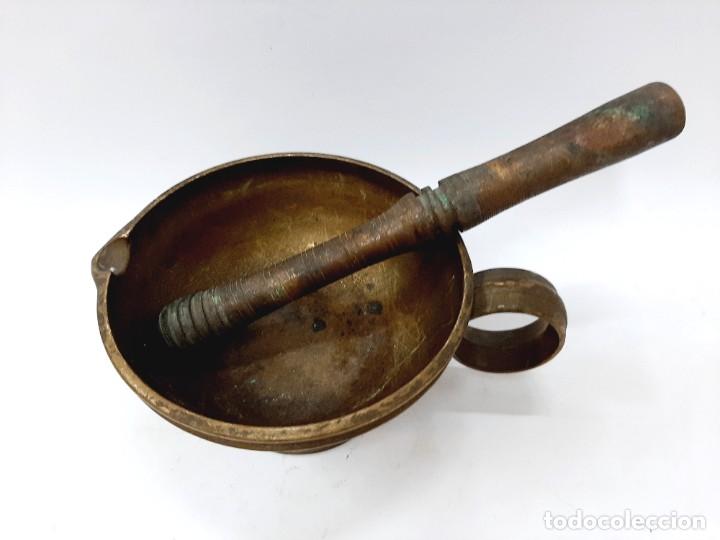 Antig&uuml;edades: Mortero y maja de bronce antiguo - Foto 2