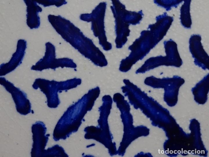 Antig&uuml;edades: AZULEJO CON SELLO DE GRANADA. 15x15 CM. - Foto 2