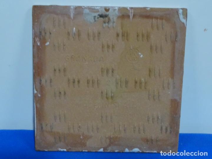 Antig&uuml;edades: AZULEJO CON SELLO DE GRANADA. 15x15 CM. - Foto 3
