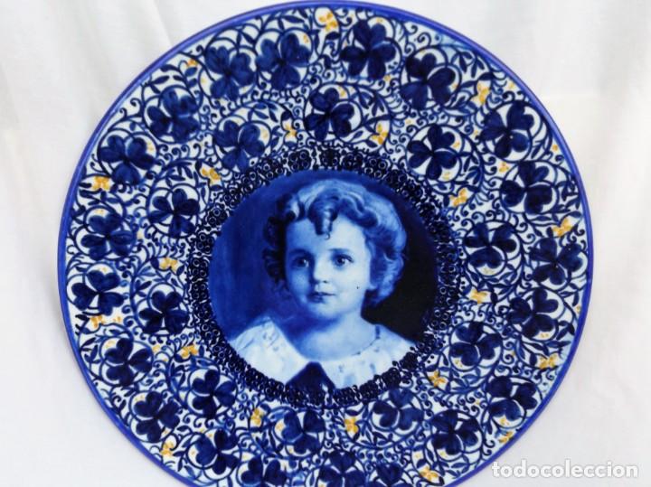 Antig&uuml;edades: plato de ceramica pintado - Foto 1