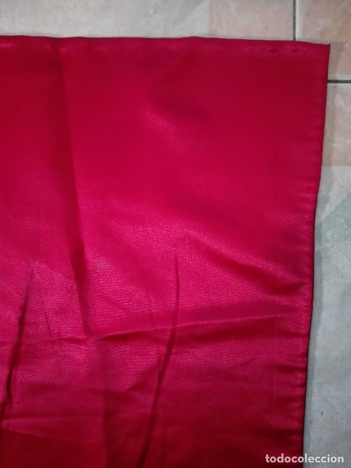 Antig&uuml;edades: Tapete de raso rojo - Foto 2