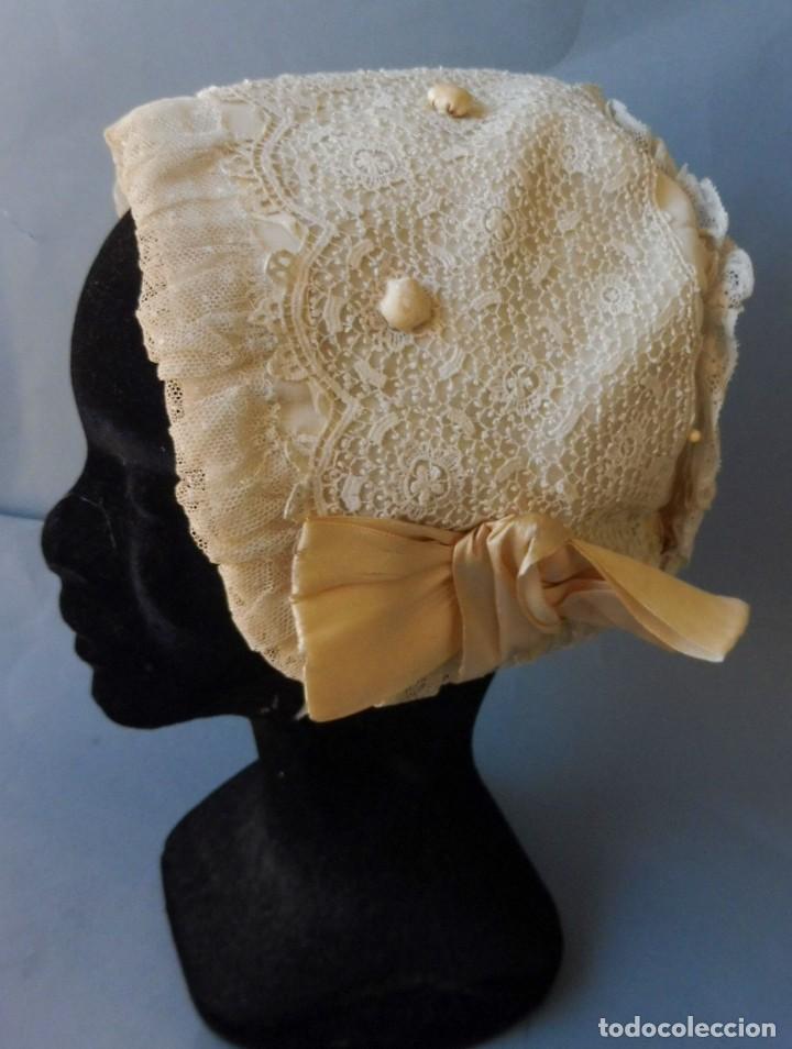 Antig&uuml;edades: ANTIGUO GORRO DE ENCAJE S. XIX - Foto 1