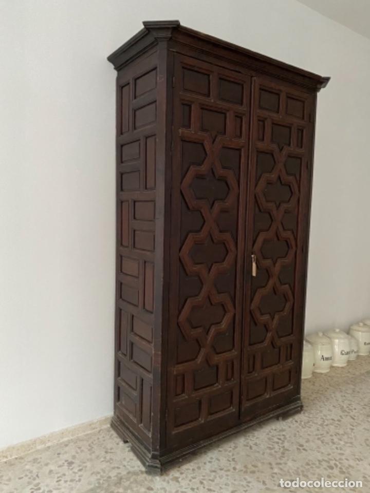 Antig&uuml;edades: Enorme armario de sacristia - Foto 2