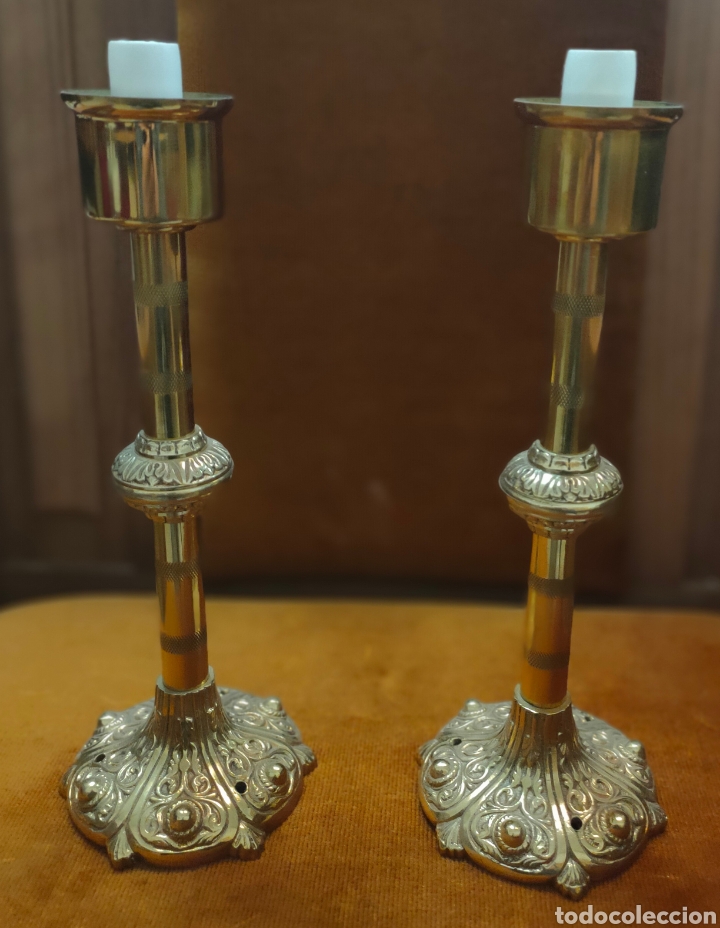 Antig&uuml;edades: 2 Candelabros de bronce - Foto 1