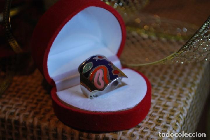 Antig&uuml;edades: Anillo de plata con esmalte. - Foto 2