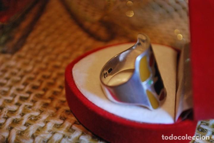Antig&uuml;edades: Anillo de plata con esmalte. - Foto 4