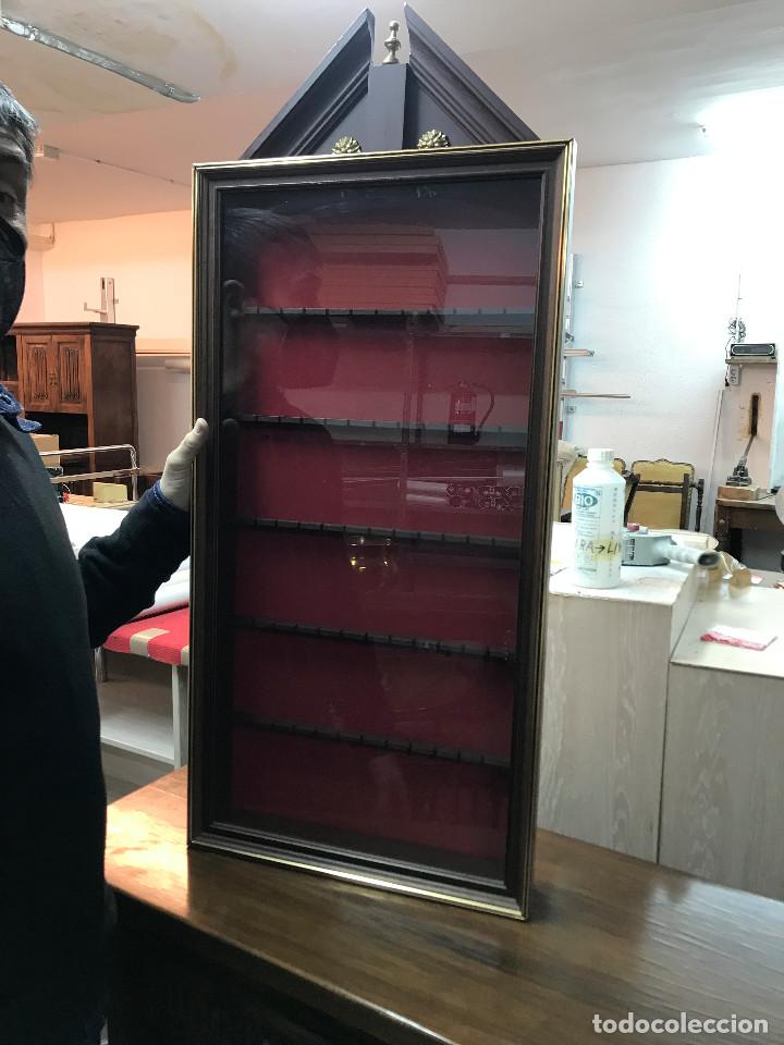 Antig&uuml;edades: Vitrina antigua - Foto 2