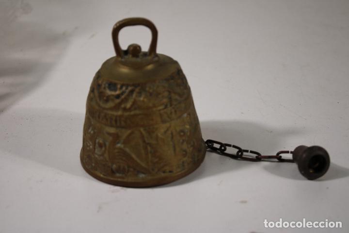 Antig&uuml;edades: campana de bronce - Foto 3