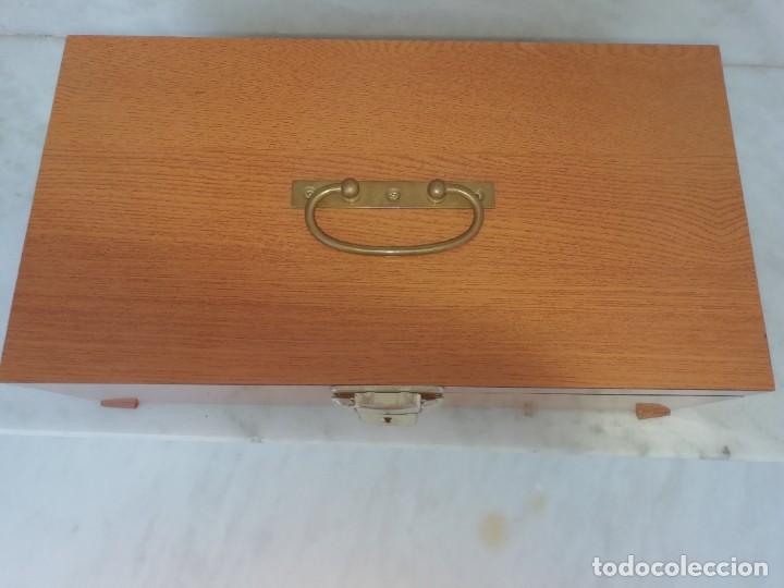 Antig&uuml;edades: Caja de madera forrada en formica - Foto 4