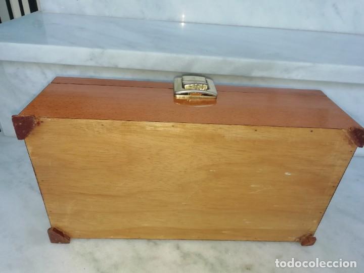 Antig&uuml;edades: Caja de madera forrada en formica - Foto 5