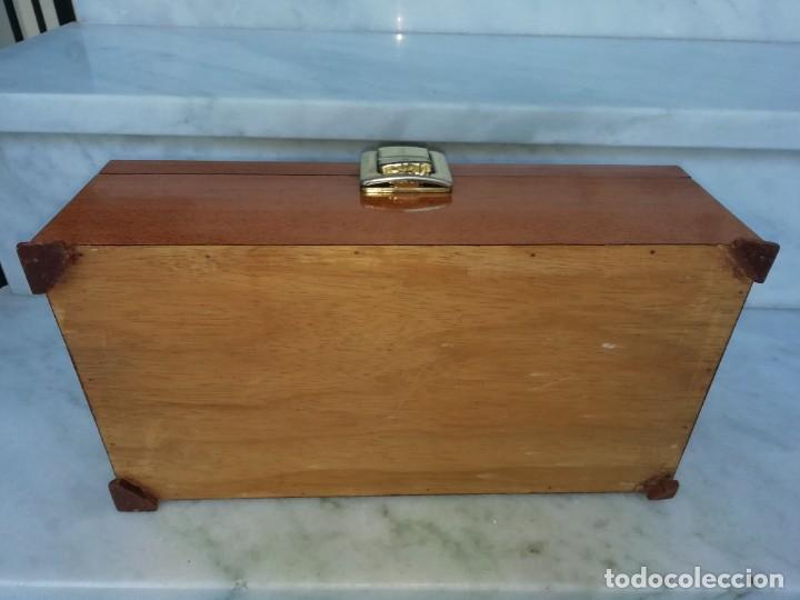 Antig&uuml;edades: Caja de madera forrada en formica - Foto 6