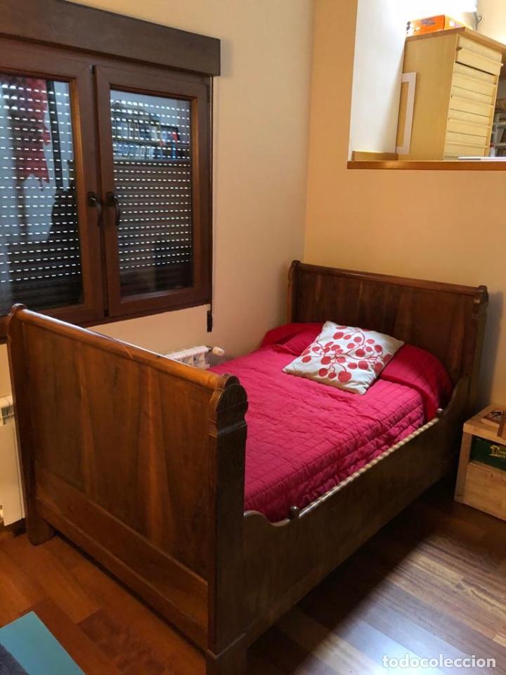 Antig&uuml;edades: Cama s.XIX de caoba - Foto 1