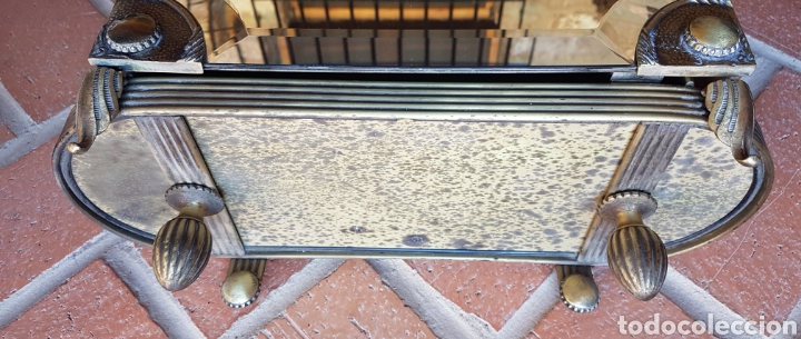 Antig&uuml;edades: Antiguo armarito bronce y cristal biselado - Foto 2