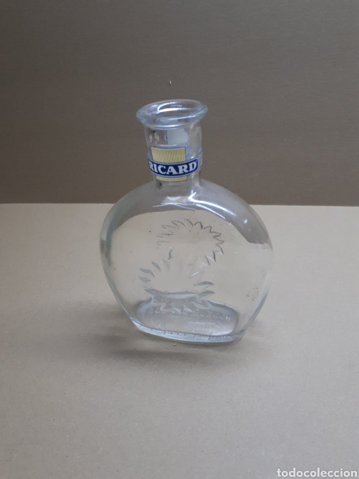 Antig&uuml;edades: Antigua botella RICARD - Foto 1