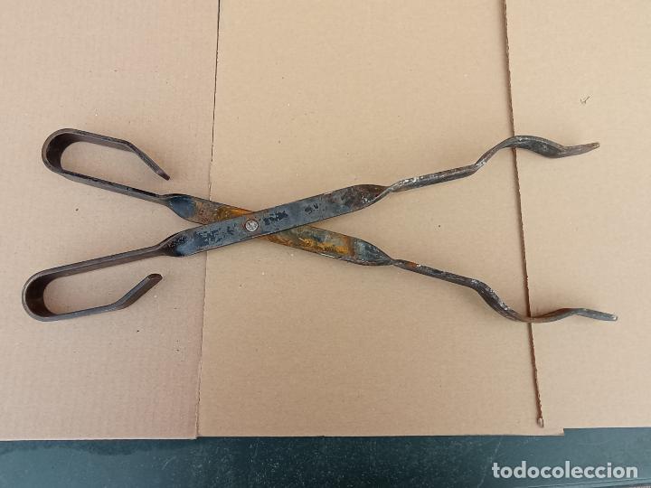 Antig&uuml;edades: TENAZA CHIMENEA PARA COLGAR. - Foto 2