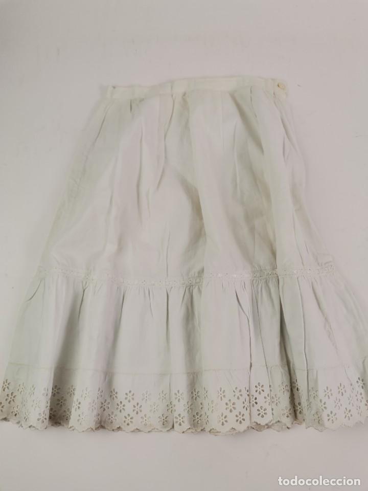 Antig&uuml;edades: FALDA INTERIOR DE ALGODON CON PUNTILLAS. PRINCIPIOS S.XX. - Foto 1
