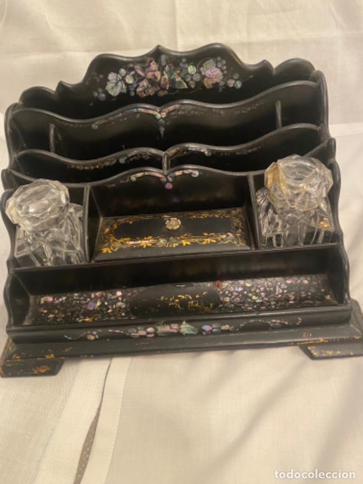 Antiques: Escriban&iacute;a lacada con incrustaciones de n&aacute;car