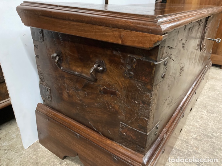Antig&uuml;edades: Arca antigua nogal restaurada - Foto 6