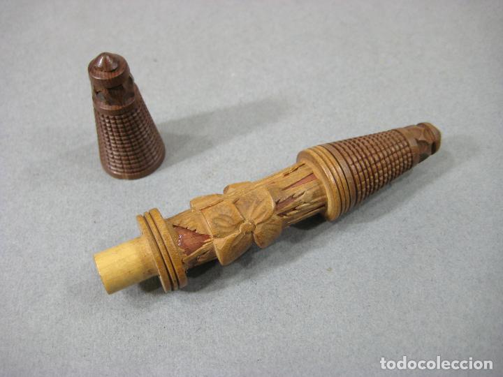 Antig&uuml;edades: ANTIGUO ALFILITERO DE MADERA TALLADA. 11 CMS - Foto 2