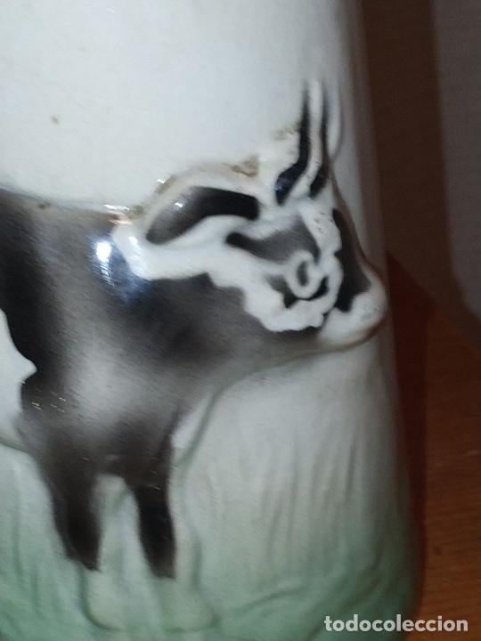Antig&uuml;edades: Lechera en cer&aacute;mica con vaca en relieve - Foto 3