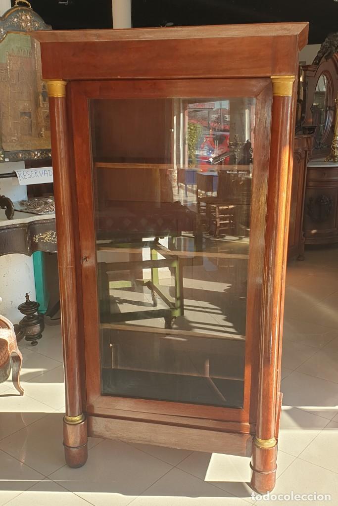 Antig&uuml;edades: Vitrina Imperio de caoba - Foto 2