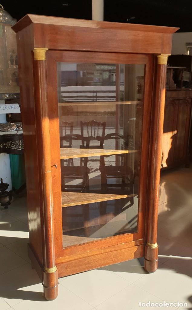 Antig&uuml;edades: Vitrina Imperio de caoba - Foto 4