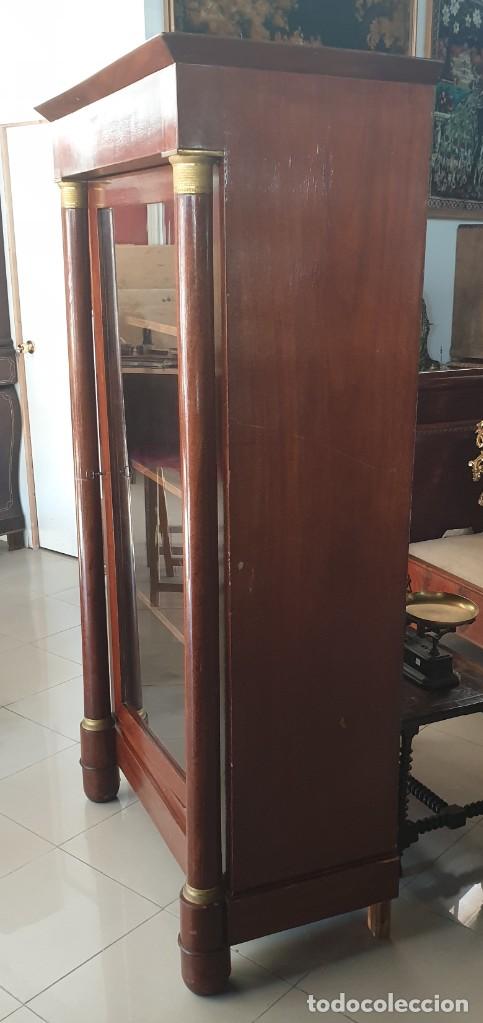 Antig&uuml;edades: Vitrina Imperio de caoba - Foto 7