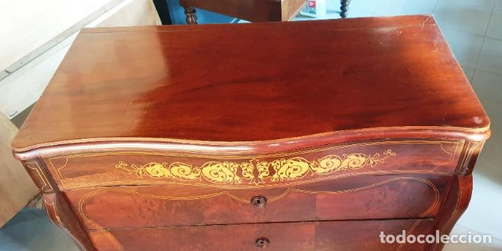Antig&uuml;edades: C&oacute;moda Isabelina de caoba y marqueter&iacute;a - Foto 2