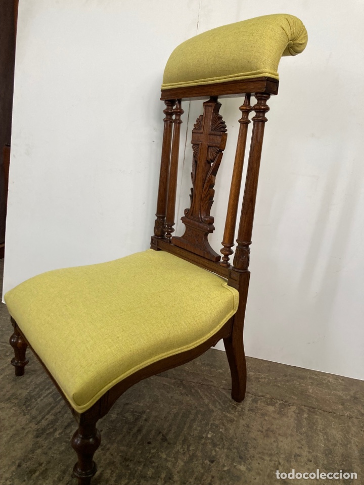 Antig&uuml;edades: Reclinatorio restaurado y tapizado - Foto 6