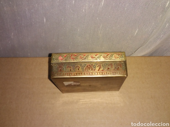 Antig&uuml;edades: caja de metal labrada - Foto 2
