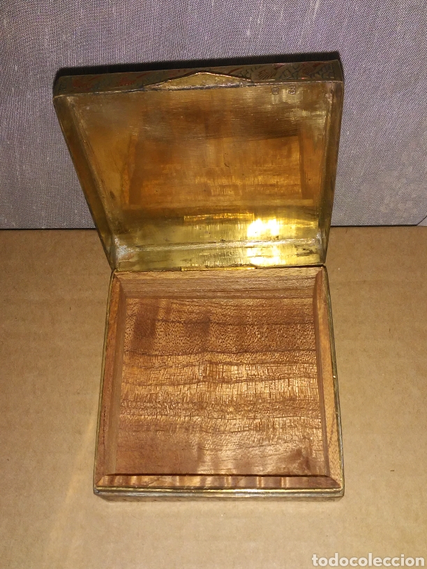Antig&uuml;edades: caja de metal labrada - Foto 3