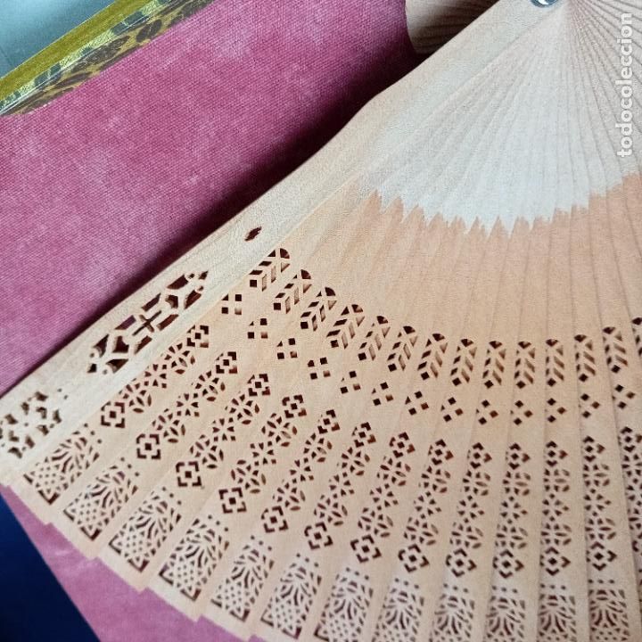 Antig&uuml;edades: Abanico de madera con guarda abanicos - Foto 4