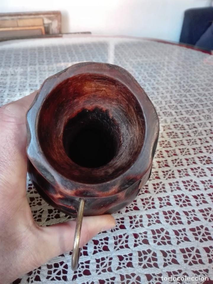 Antig&uuml;edades: Jarra de madera con hoja y uvas de lat&oacute;n - Foto 6