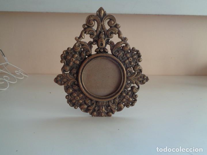 Antig&uuml;edades: ANTIGUO PORTARRETRATOS EN BRONCE - Foto 1