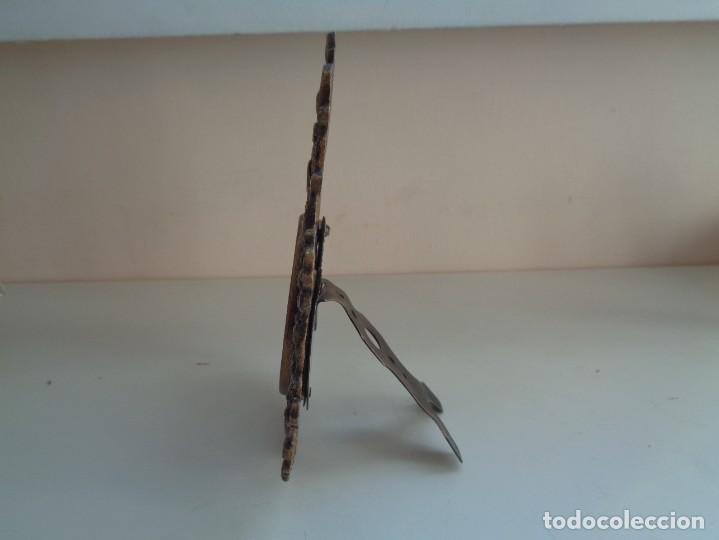 Antig&uuml;edades: ANTIGUO PORTARRETRATOS EN BRONCE - Foto 4