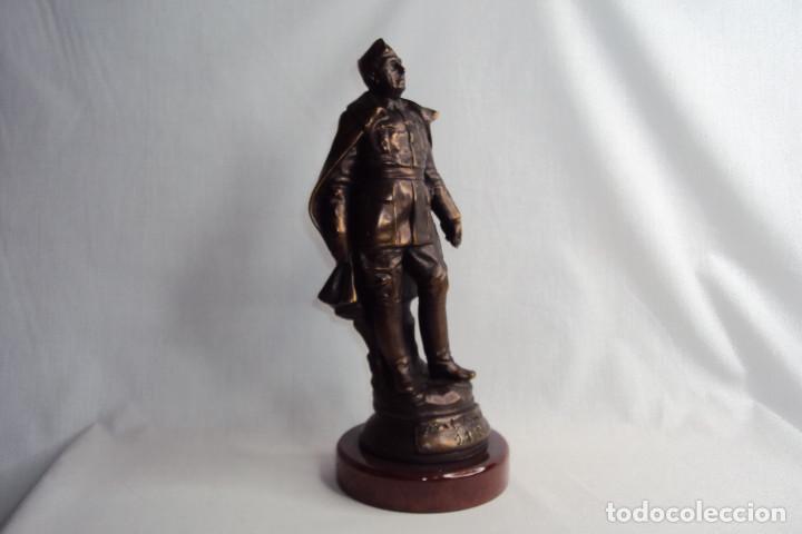 Antig&uuml;edades: Figura Caudillo Franco - Foto 1