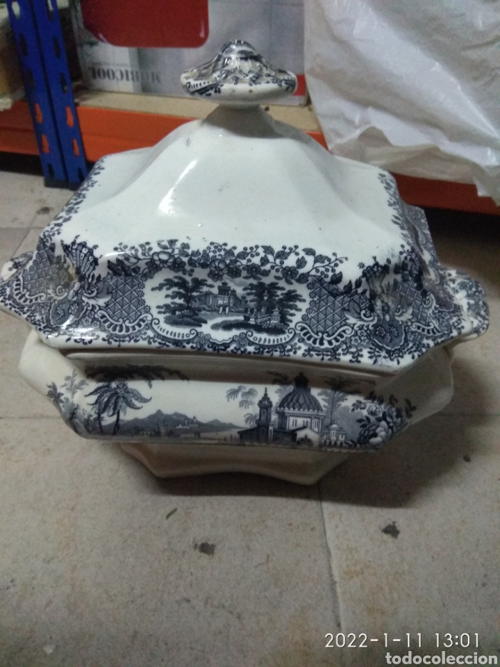 Antig&uuml;edades: Sopera porcelana - Foto 1