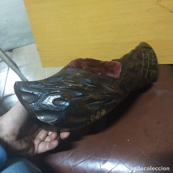 Antig&uuml;edades: Antiguo y enorme zueco de madera - Foto 7