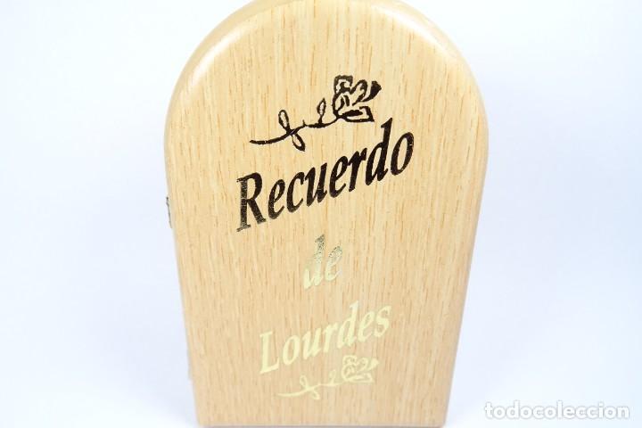 Antig&uuml;edades: Icono doble en madera de la Virgen de Lourdes - Foto 9
