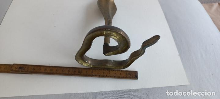 Antig&uuml;edades: FIGURA, Serpiente, cobra de bronce, 21,5 - Foto 9