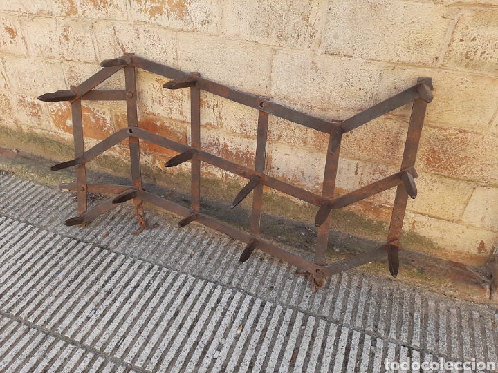 Antig&uuml;edades: Arado antiguo de hierro - Foto 2