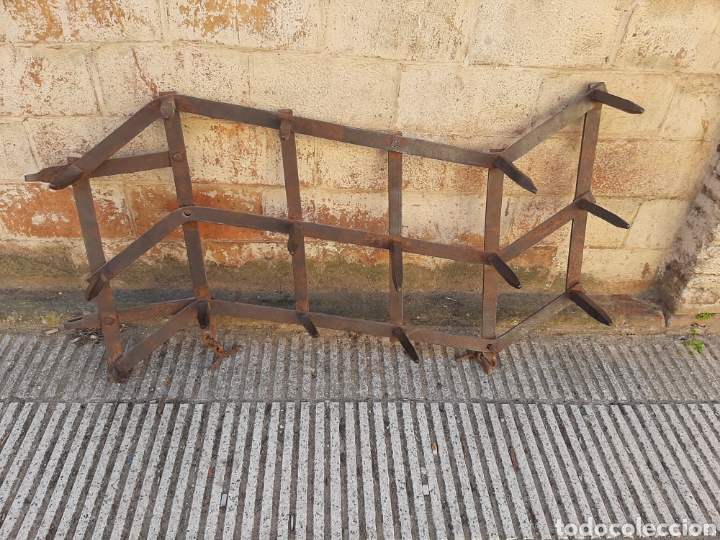 Antig&uuml;edades: Arado antiguo de hierro - Foto 1