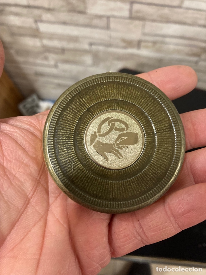 Antig&uuml;edades: Bonita polvera de bolsillo confiter&iacute;a vera - Foto 1