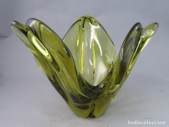 Antig&uuml;edades: Centro en vidrio verde de Murano - Foto 1