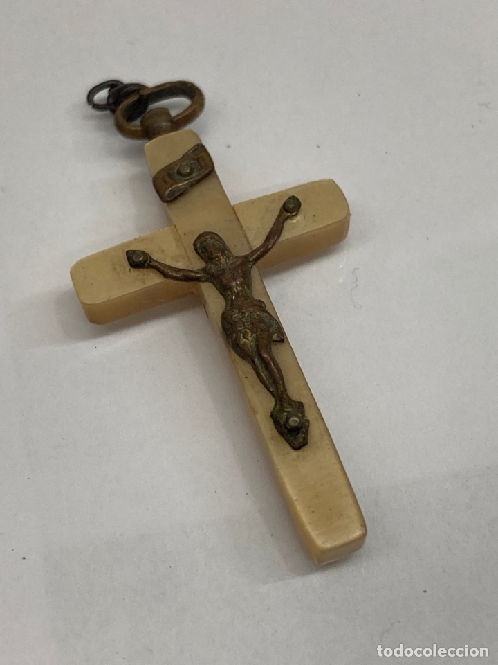 Antig&uuml;edades: Cruz de n&aacute;car y metal - Foto 1