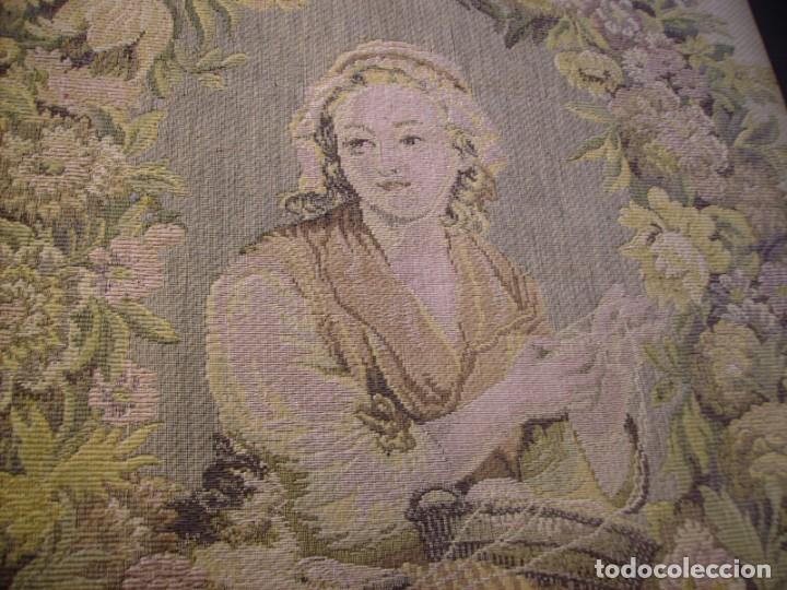 Antig&uuml;edades: EXCELENTE TAPIZ CON HILANDERA XIX - Foto 14
