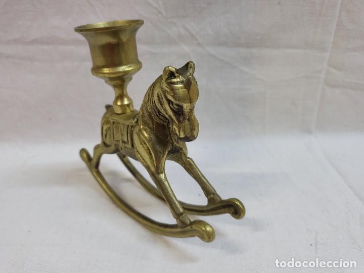 Antig&uuml;edades: PORTAVELAS CABALLITO BALANCIN EN BRONCE - Foto 3