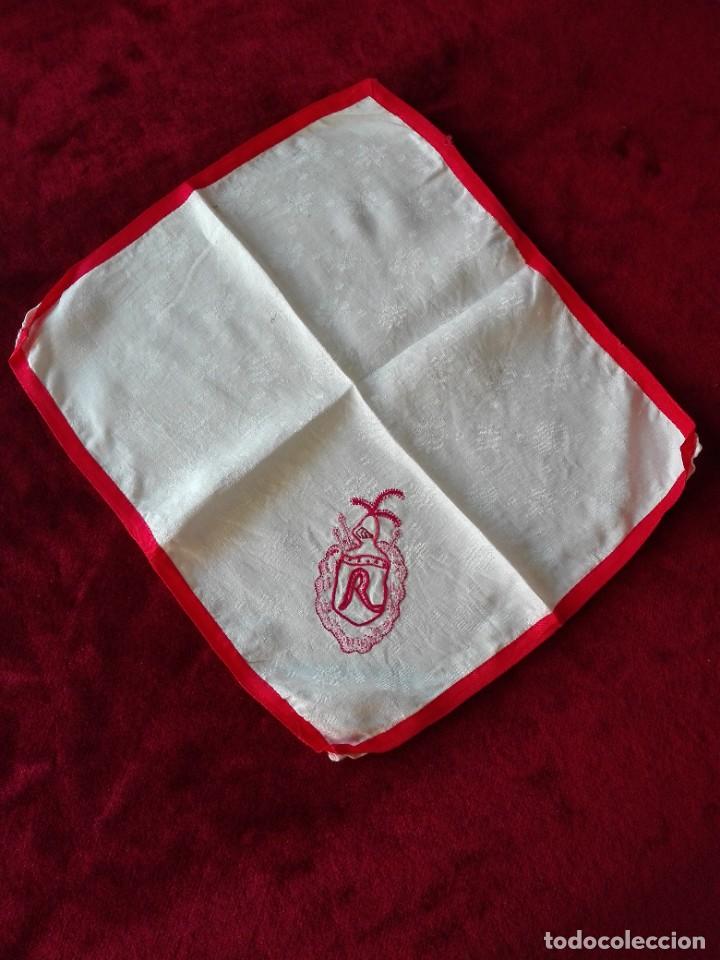 Antiques: Servilleta con escudo con una R bordado d&eacute;cada de los 60 m&aacute;s o menos